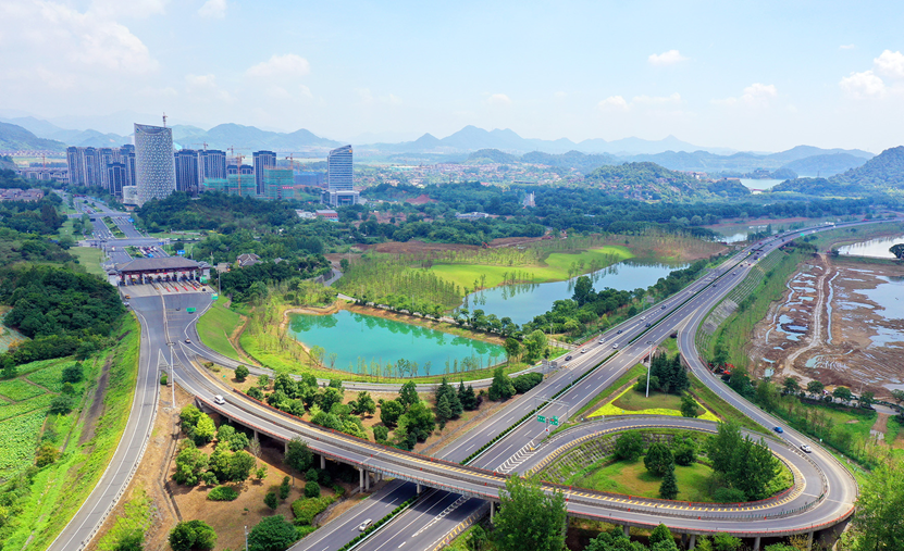 上万株绿植安家高速沿线杭徽高速汪家埠临安互通沿线景观绿化提升改造