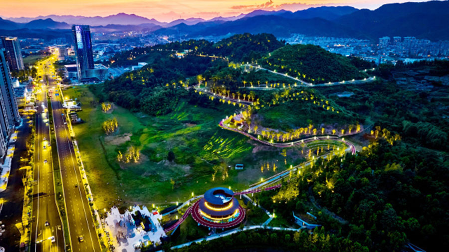颜值飙升！临安亚运“迎宾大道”璀璨“归来” 一路有风景！